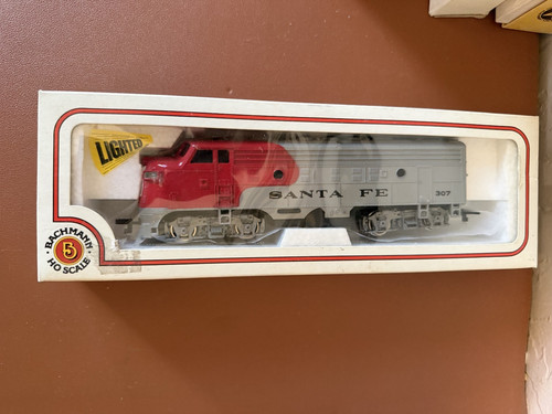 Locomotora Bachmann Escala HO Tren Eléctrico Motor Santa Fe #307 en Caja Nueva 8051 | Condition: New