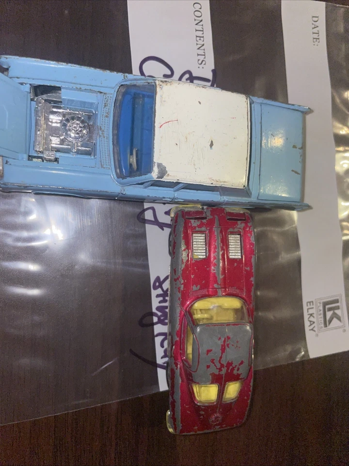 Dinky Toys Lincoln Continental y Corgi Chevrolet Corvette Sting Ray Foto 4 de 4