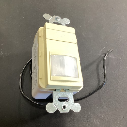 Acuity Controls Sensor Switch WSXA IV Ivory Occupancy Wall 120-277V Used