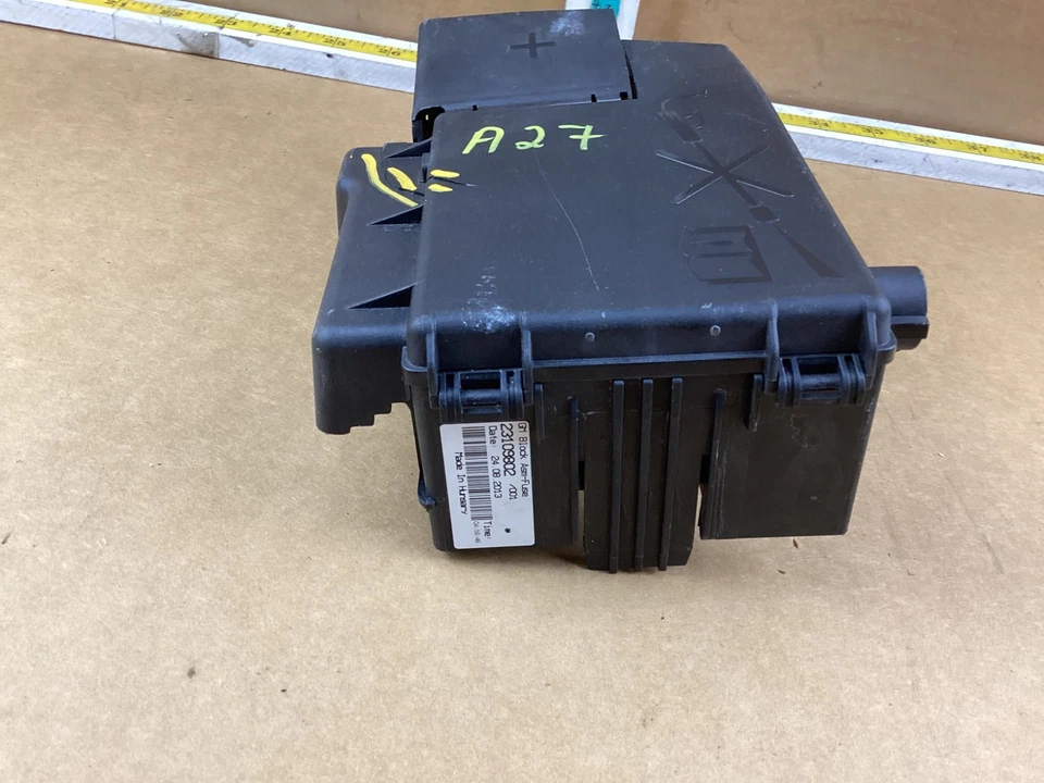 Cadillac ATS 2013-2019 carrocería trasera batería cable positivo conexión caja de fusibles OEM Foto 3 de 4