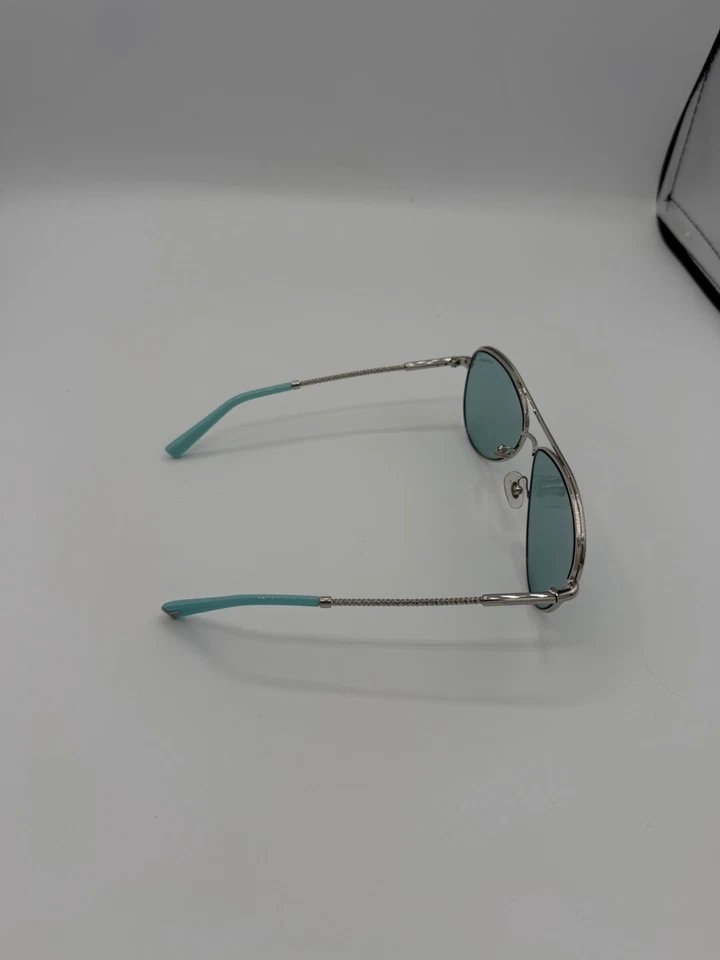 Gafas de sol Tiffany & Co. TF3062 Diamond Point Aviator plateadas azules Foto 4 de 4