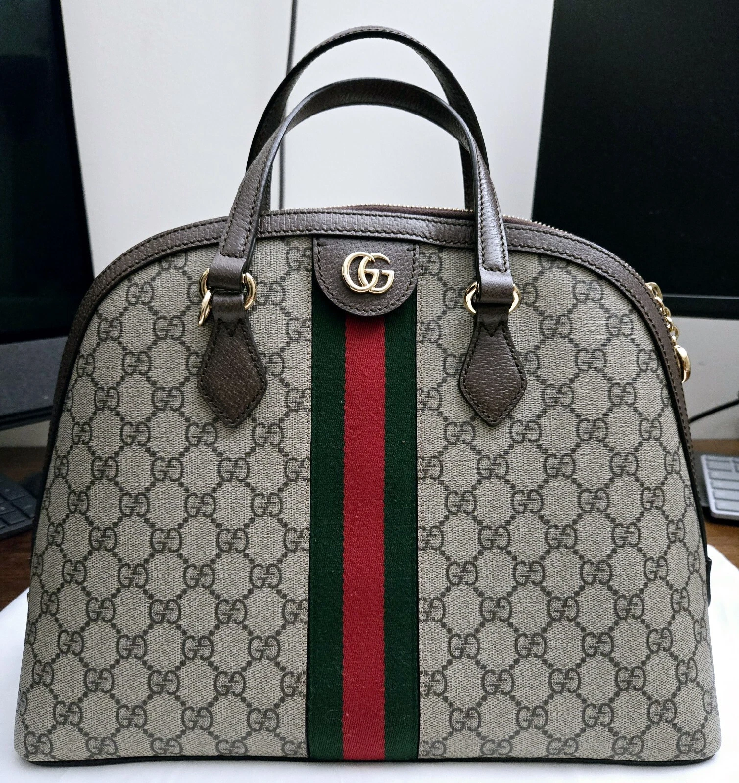 Borsa Gucci GG Supreme Monogram Web Medium Ophidia manico superiore a cupola marrone