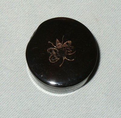 ANCIENNE RARE BOITE A MOUCHE EPOQUE XVIIIE SIECLE ECRIN LOUIS XV OBJET DE VERTU ANCIENNE RARE BOITE A MOUCHE EPOQUE XVIIIE SIECLE ECRIN LOUIS XV OBJET DE VERTU