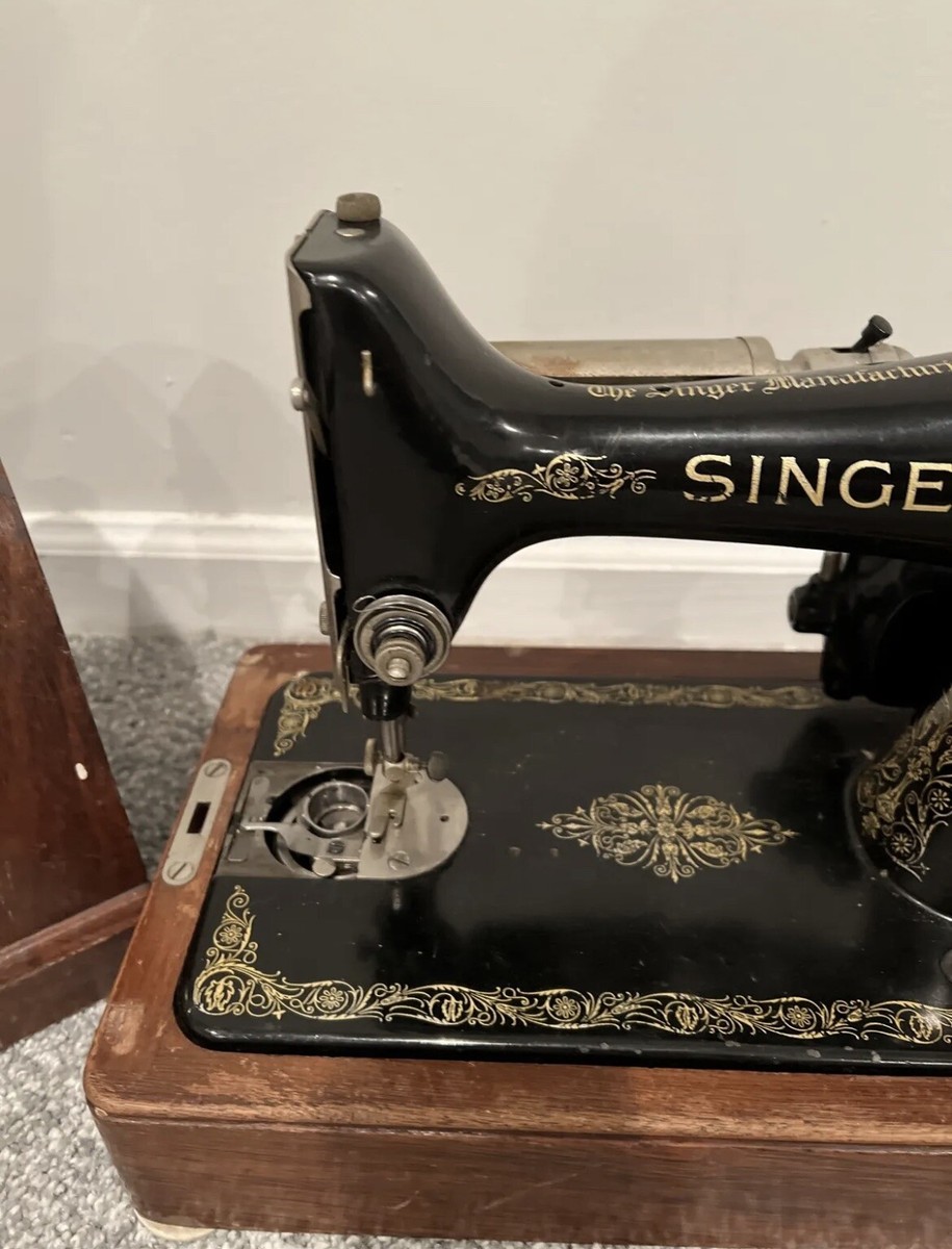 vintage Singer Sewing Machine 1930 With Vintage Case Ad085734