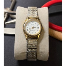 Lorus Watch Women OS Gold Silver Two Tone Expansion Band Date V827-0400 Analog