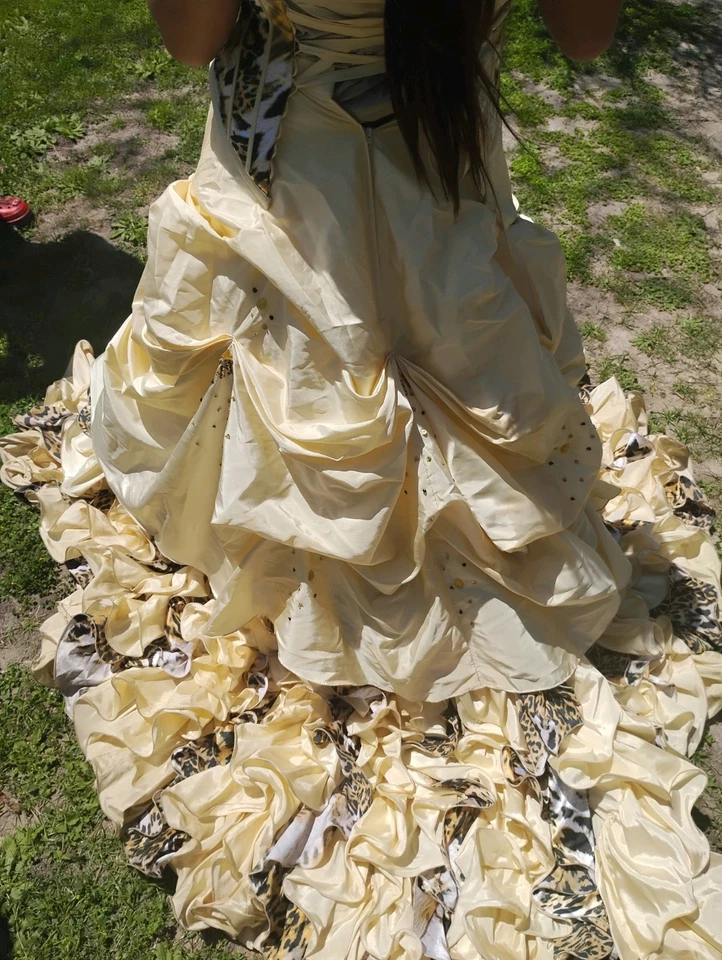 2000 Dress My Old Sister dressed From Back In The Day  - Image 2 of 4