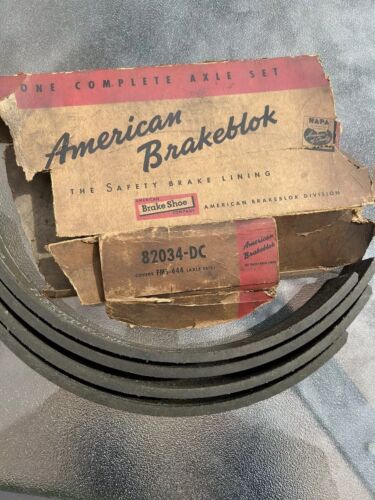 Vintage 2 X 14 Set Of 4 Brake Shoe Linings American Brakeblok 82034-DC Rivited - Picture 1 of 7