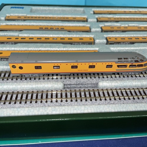 New! N-Scale Kato Milwaukee Rd & ABA Egines $690.00 - Picture 8 of 9
