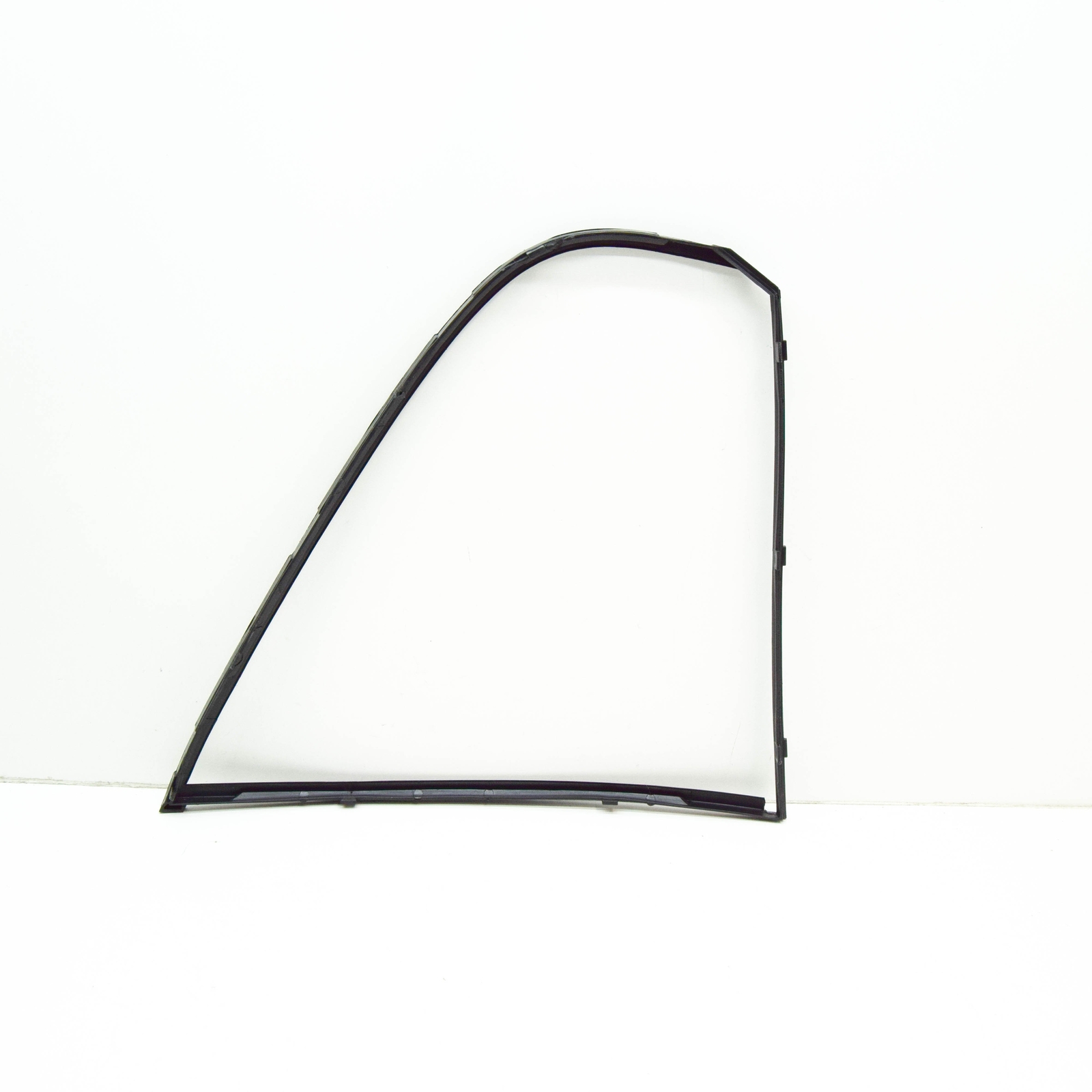 BMW 5 E39 Rear Right Door Quarter Window Frame 51348186184 8186184  