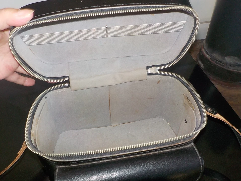 VINTAGE Hard Case Genuine BLACK LEATHER CAMERA BAG HARD CASE. - Image 3 of 4