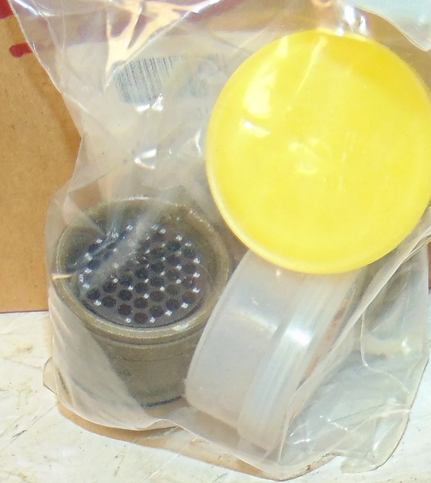 RARO NOS NUEVO 5935-00-054-1530 CONECTOR RECEPTÁCULO P/N CVC6057AE37SG CAÑÓN NUEVO EN CAJA Foto 2 de 4