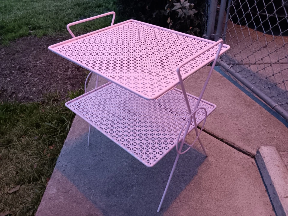 Soportes de mesa de jardín de metal Art Deco de 2 niveles 23" interior/exterior antiguo rosa ligero Foto 2 de 4