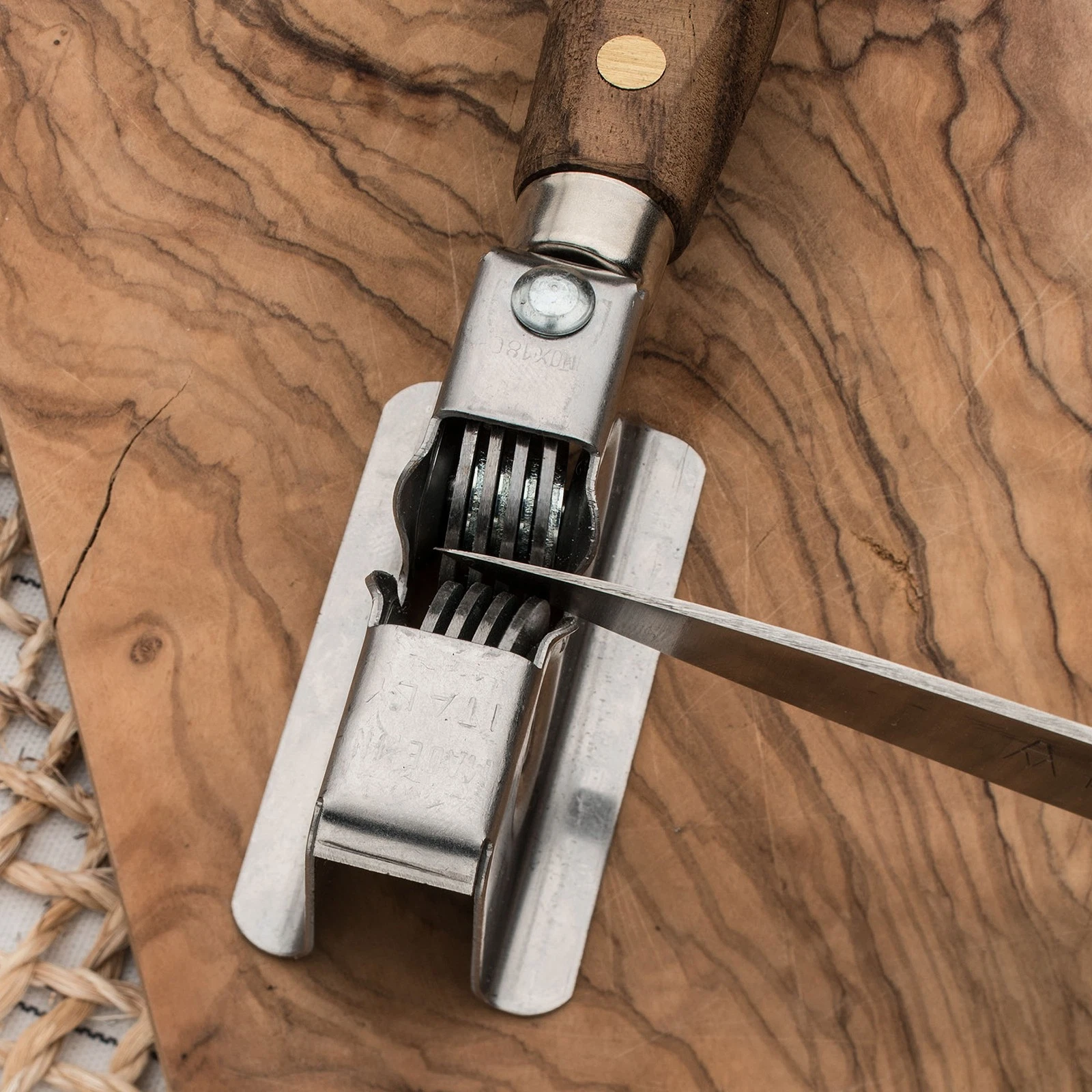 Knife Sharpener Manual Tool Rotating Steel Discs for Kitchen Pocket Knives
Opens in a new window or