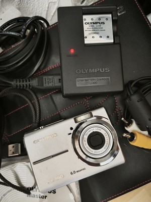 Olympus FE-190 Digitalkamera,  6.2 MP 3+4 Opt. Zoom Silber Geprüft 10 Teilig