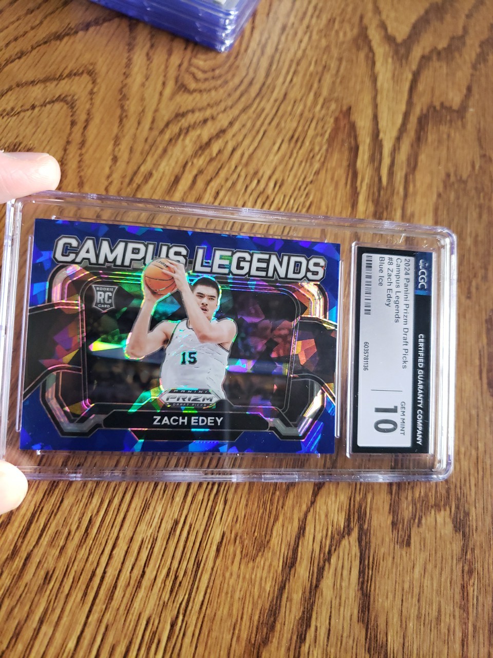 2024 Panini Prizm Draft Picks Campus Legends #8 Zach Edey Blue Ice /99 RC Pop 1