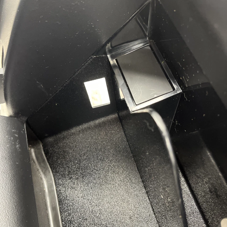 2006-2010 Volkswagen VW Beetle Dash Storage  Glove Box Assembly Black READ - Image 3 of 4