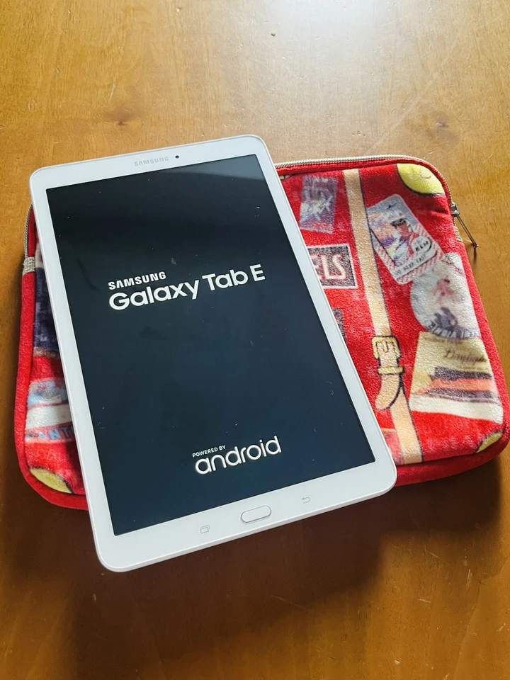 Samsung Galaxy Tab E tablet 9.6 Wi-Fi 8gb bianco - Immagine 3 di 4