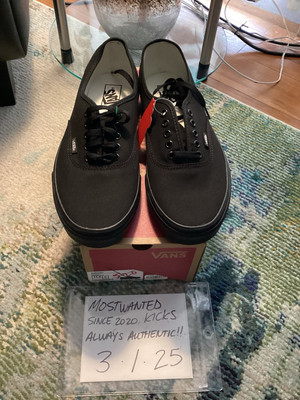 DS 2021 Vans Authentic Low Top Double Black Men s Sz 11.5 / Women s Sz 13