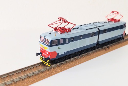 FS/Ferrocarriles Nacionales Italianos E656 locomotora eléctrica articulada Arnold 850864 | Condition: Used