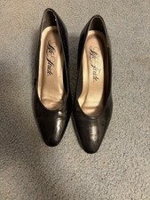 Woman Shoes Size 6