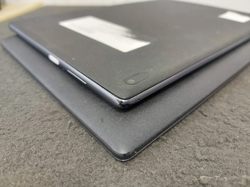 2X Lenovo Tablet JobLot Bundle (Damaged/Faulty) For Parts Only — Untested — #34 - Image 3 of 4