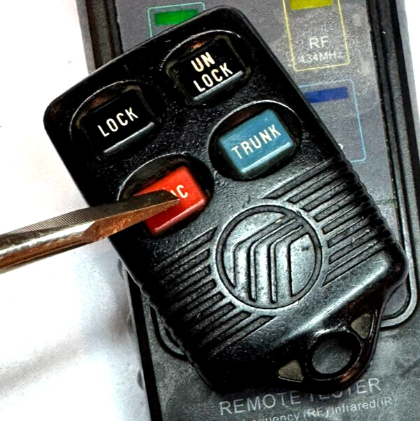 Mando a distancia para automóvil Mercury Mystique 1998 OEM llave de entrada sin llave llavero clicker 4 btn Foto 2 de 4