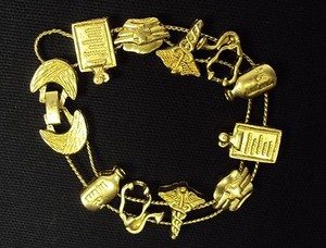 Casino Theme ~ Classic TOFA 1995 Slider ~ Gold Tone #5430170 Charm Bracelet Casino Theme ~ Classic TOFA 1995 Slider ~ Gold Tone #5430170 Charm Bracelet