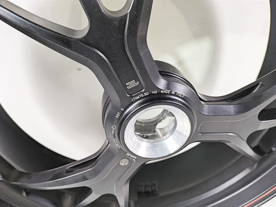 Llanta trasera Ducati Hypermotard 821 SP 2015 17x5,5 Marchesini 50221561AB Foto 2 de 4