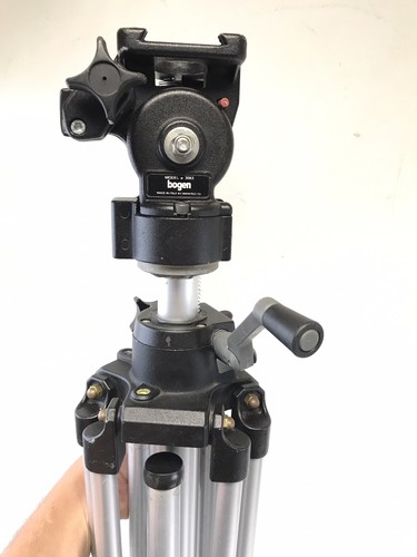 Trípode de aluminio Bogen Manfrotto #3046 con cabezal fluido #3063 ~74" - Imagen 9 de 17