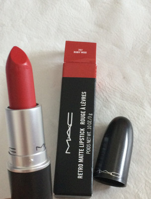 Mac Retro Matte Lippenstift 3 g - 707 Ruby Woo