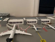 1:400 scale model airport terminal for wide and narrow body aircraft