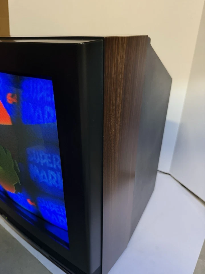 RCA F2057OWN 20" Curved Screen CRT TV Wood Grain - Retro Gaming - Image 4 of 4