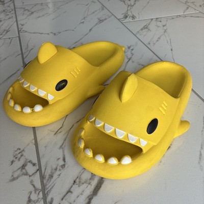 Size 40-41 Yellow Shark Cloud Slide Unisex Adults Slip Open Toe Teeth Fins Eyes