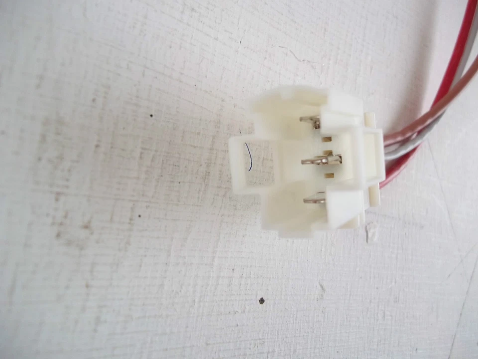 Volkswagen Transporter T5 - TOMA DE ENCENDEDOR COMPLETA - 12V - ANILLO NARANJA + CABLEADO Foto 2 de 3