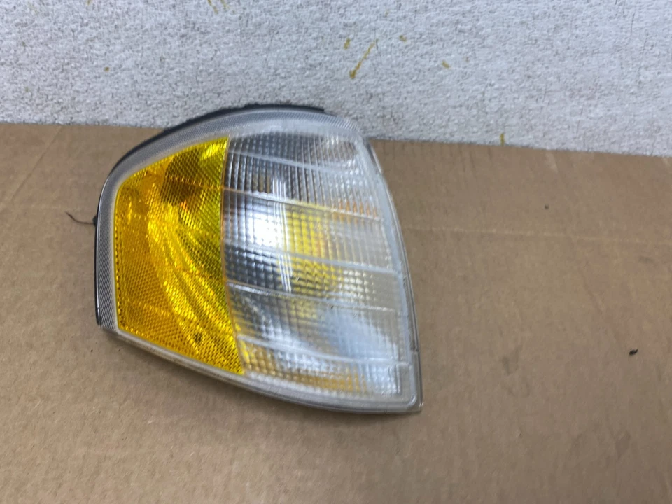 Mercedes-Benz Clase C W202 C230 C280 1994-2000 paso derecho intermitente O6648 DW Foto 2 de 4