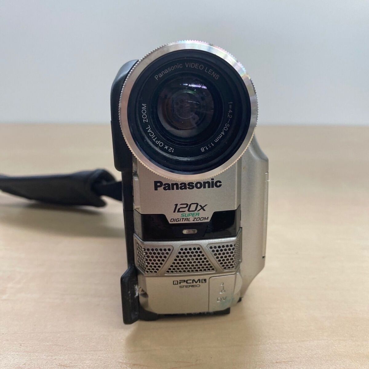 Panasonic NV-DS9 Mini DV Digital Video Camcorder For parts Panasonic NV-DS9 Mini DV Digital Video Camcorder For parts