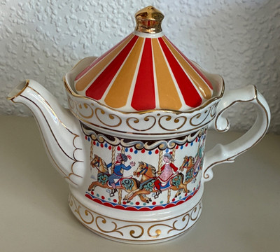 Teekanne. James Sadler Edwardian Entertaiments ''Carousel'' VINTAGE