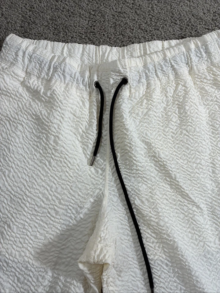 Calça Giorgio Armani Masculina L Texturizada Creme Dobrável Tamanho 50 Fabricada na Itália Resort - Imagem 3 de 4
