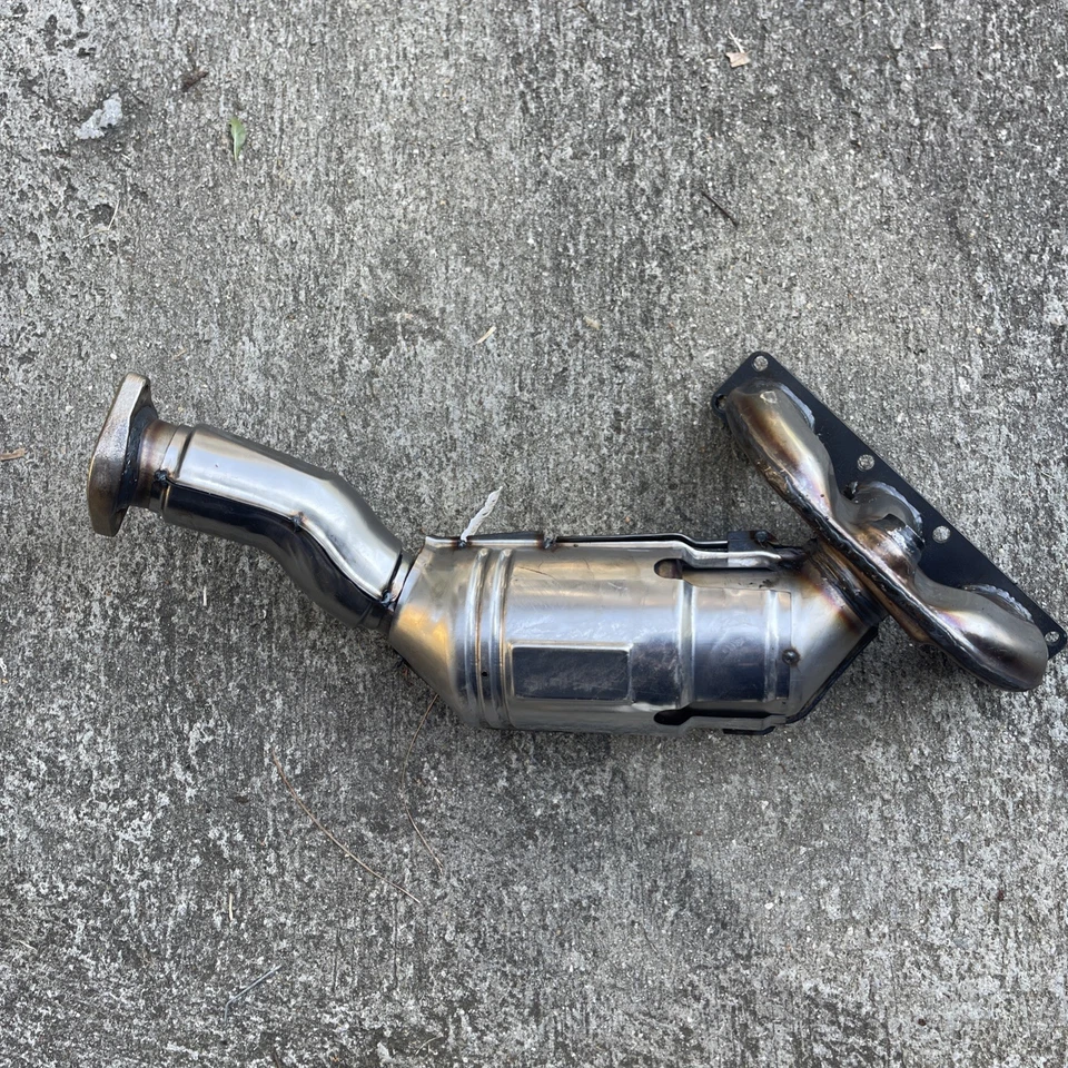 Manifold Catalytic Converter Bank 1 & 2For 2004 2001- 2005 BMW 325i 325ci 2.5L - Image 2 of 4