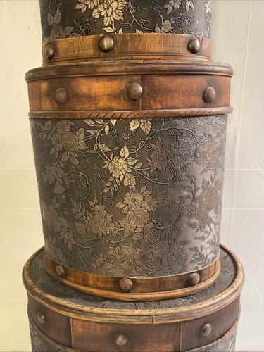 Set Of Antique Style Floral Metallic Embossed Nesting Boxes Wooden Banding - 第 6/24 張圖片