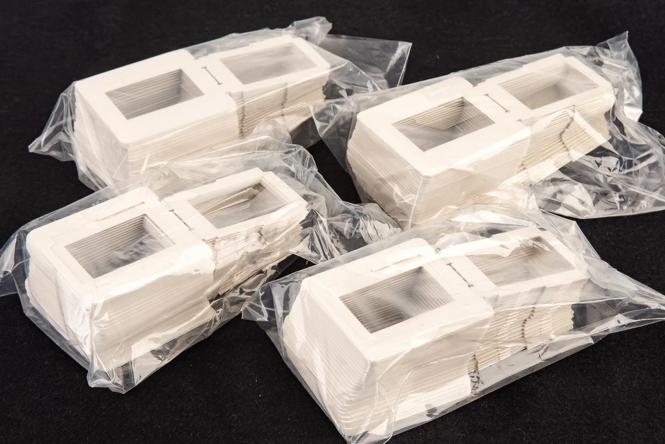 Polaroid 35mm 2x2'' Plastic Slide Mounts Caches Snap-Together 100 Count NEW V20 - Image 2 of 4