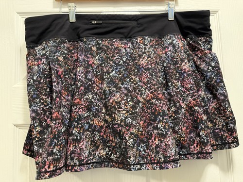 Falda Lululemon Pace Rival para mujer talla 18 spray floral con negro en muy buen estado+ - Imagen 2 de 10