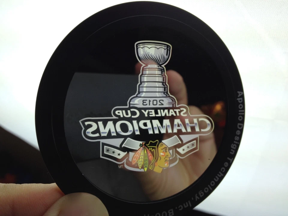 Chicago Blackhawks Stanley Cup 2013 Equipo Usado Apollo Tamaño B Gobo de Vidrio Foto 4 de 4