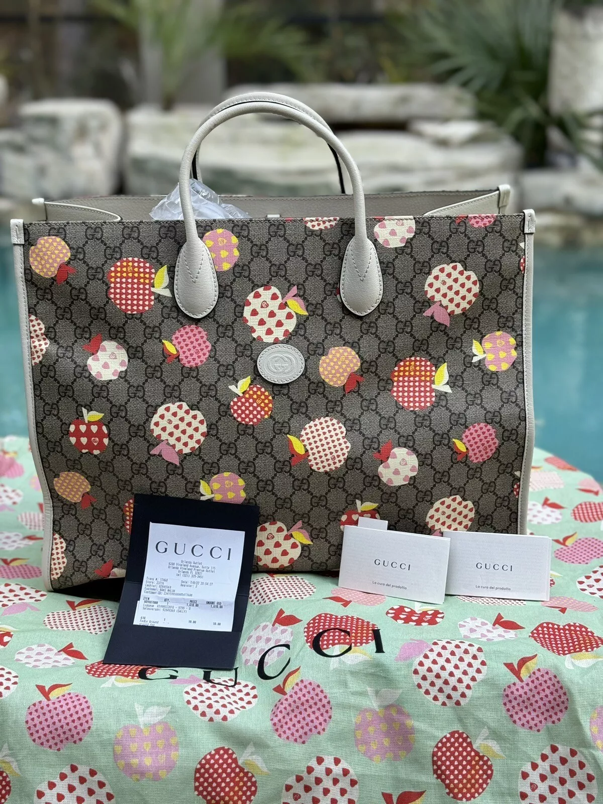 Sac fourre tout authentique Gucci GG Supreme Le Pomme Apple Heart édition limitée