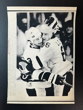 1986 Penguins Mario Lemieux Hugging Doug Bodger Type 3 7.5x11 Original Photo
