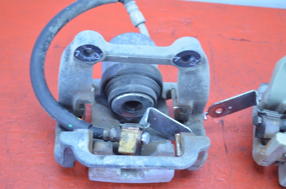 06-10 DODGE CARGADOR R/T TRACCIÓN TRASERA IZQUIERDA/DERECHA JUEGO DE PINZAS DE FRENO OEM Foto 4 de 4