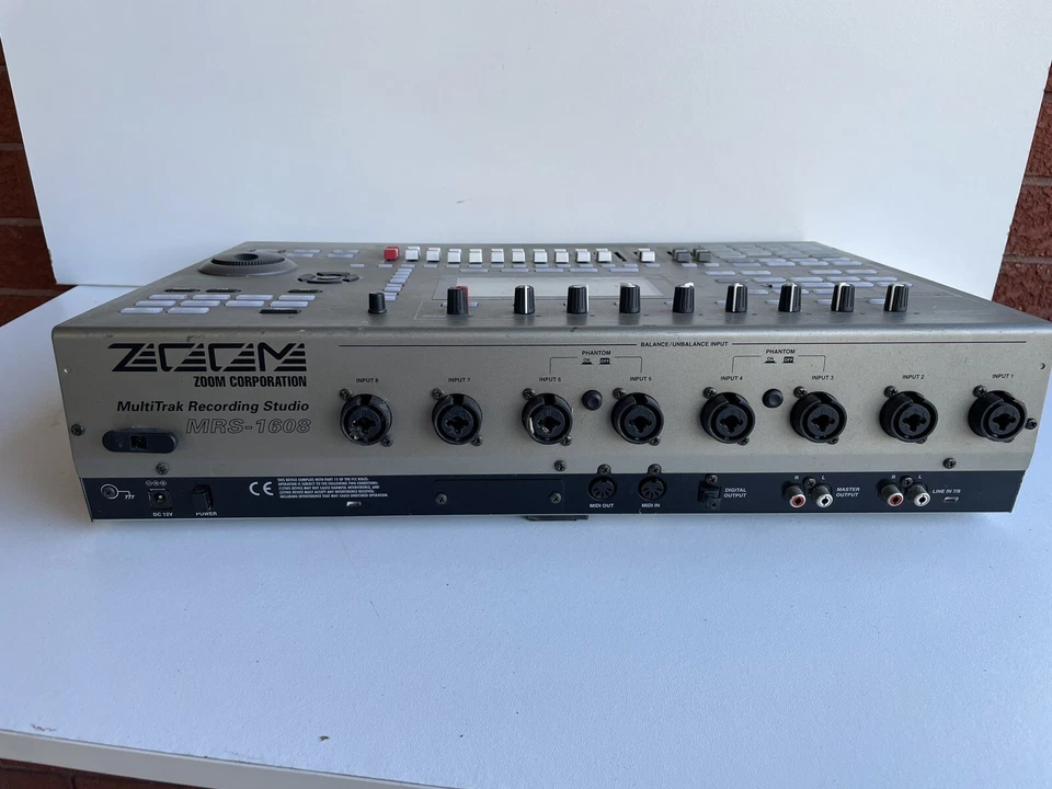 Zoom MRS 1608 16-Track / Multi Track Digital Recording Studio with Power Supply - Image 4 of 4