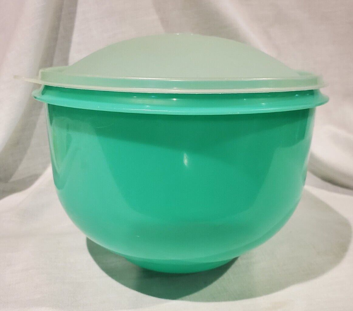 TUPPERWARE 14244 Lettuce Keeper Bowl Lid JADEITE Green with spike