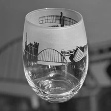 NEWCASTLE SKYLINE Frieze Boxed 36cl Crystal Stemless Wine / Water Glass