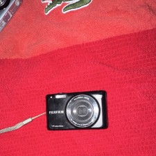 Fujifilm Compact Digital Camera 14.0MP Black USB Built-in Flash f/3.5